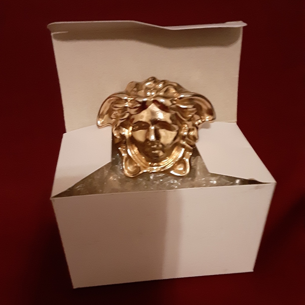 Medusa famous designer logo 4 belt,sneakers, cap.